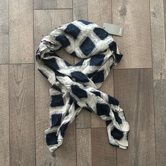 NEW Bench Basal Square Patterned Cotton Lightweight Navy Blue Scarf Unisex - Picture 1 of 5